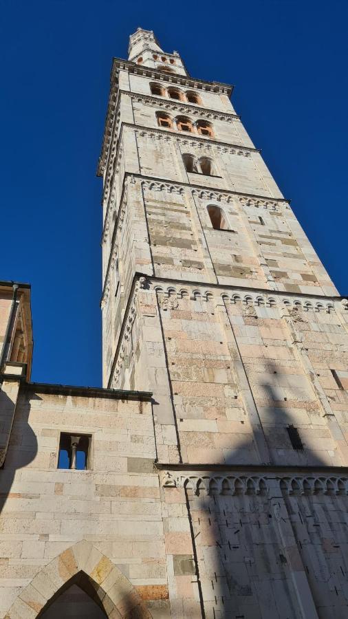 Appartement Casa Viola, Deliziosa Mansarda In Centro Storico à Modène Extérieur photo