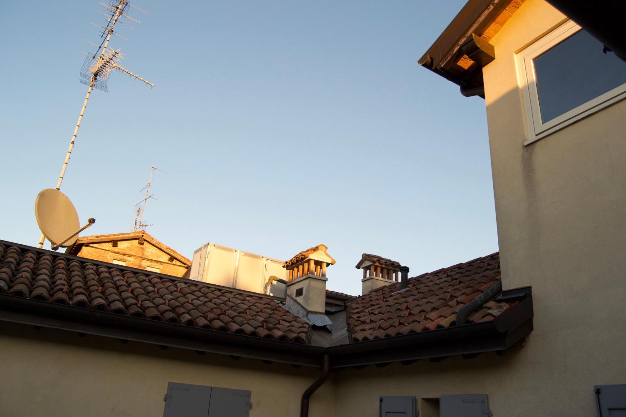 Appartement Casa Viola, Deliziosa Mansarda In Centro Storico à Modène Extérieur photo