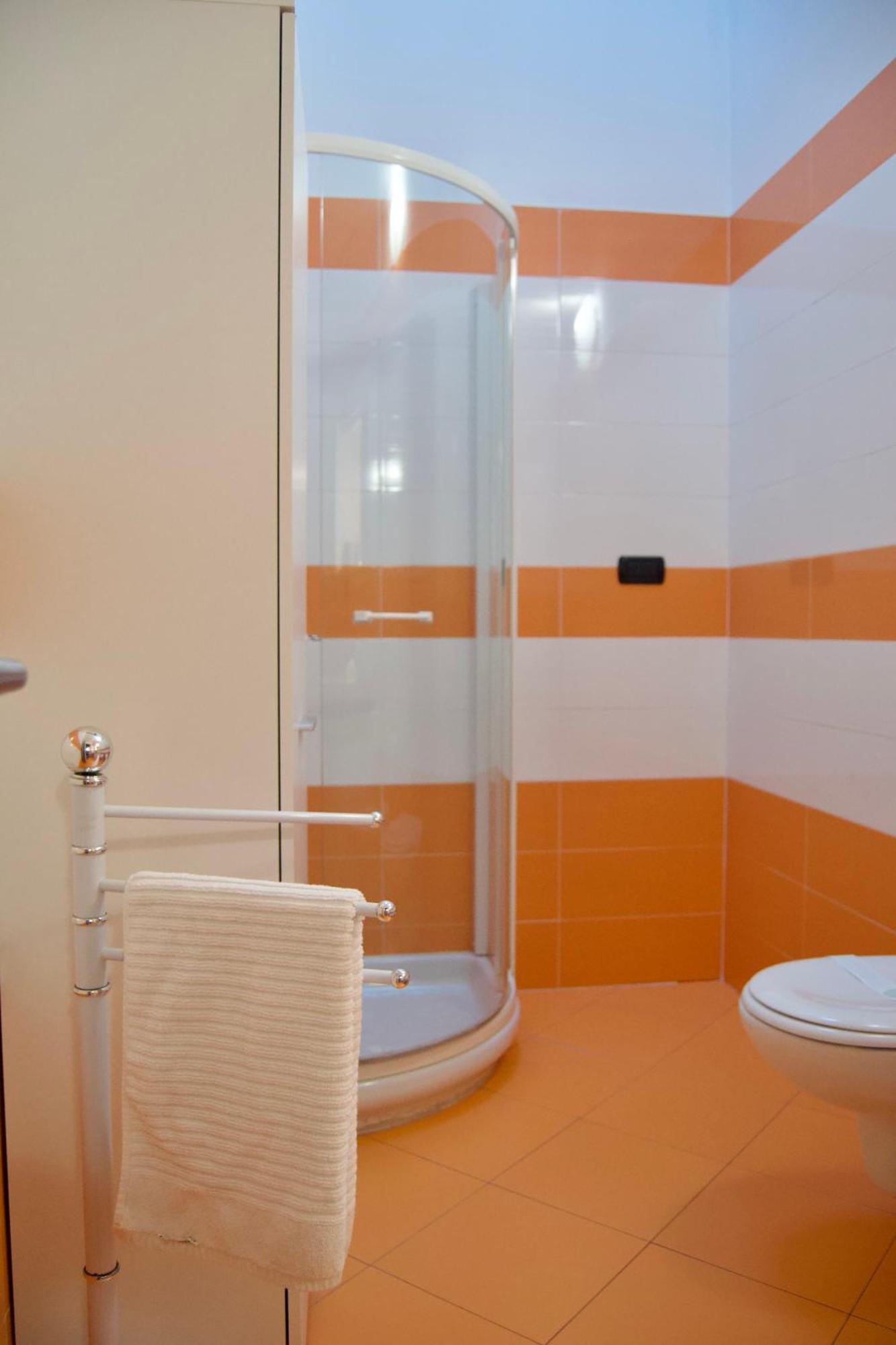 Appartement Casa Viola, Deliziosa Mansarda In Centro Storico à Modène Extérieur photo