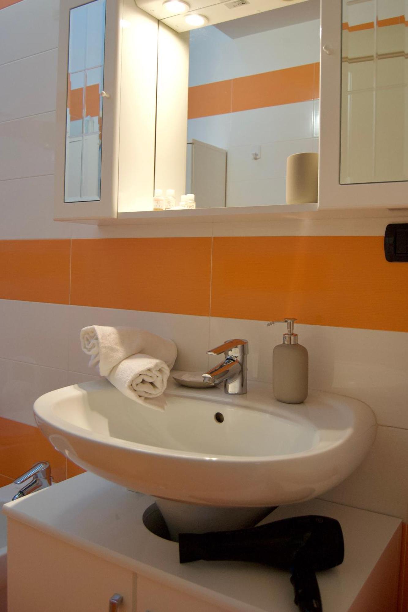 Appartement Casa Viola, Deliziosa Mansarda In Centro Storico à Modène Extérieur photo