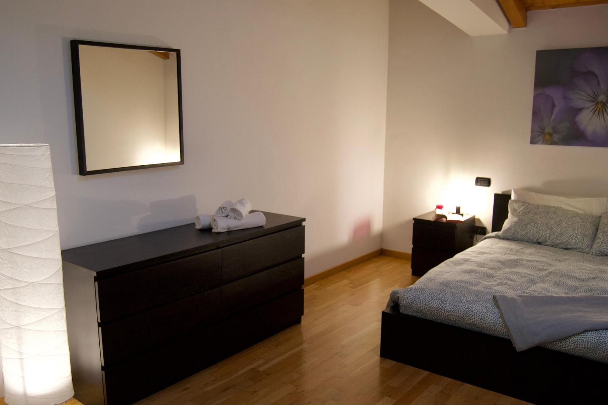 Appartement Casa Viola, Deliziosa Mansarda In Centro Storico à Modène Extérieur photo