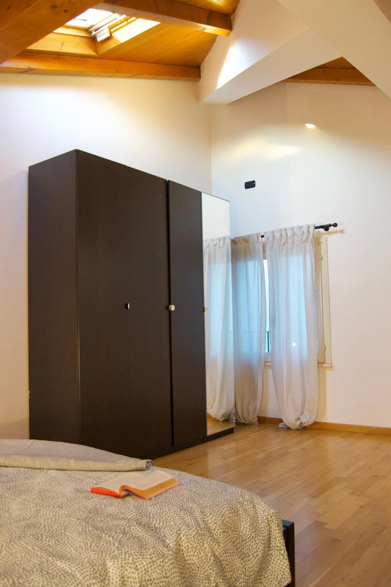 Appartement Casa Viola, Deliziosa Mansarda In Centro Storico à Modène Extérieur photo